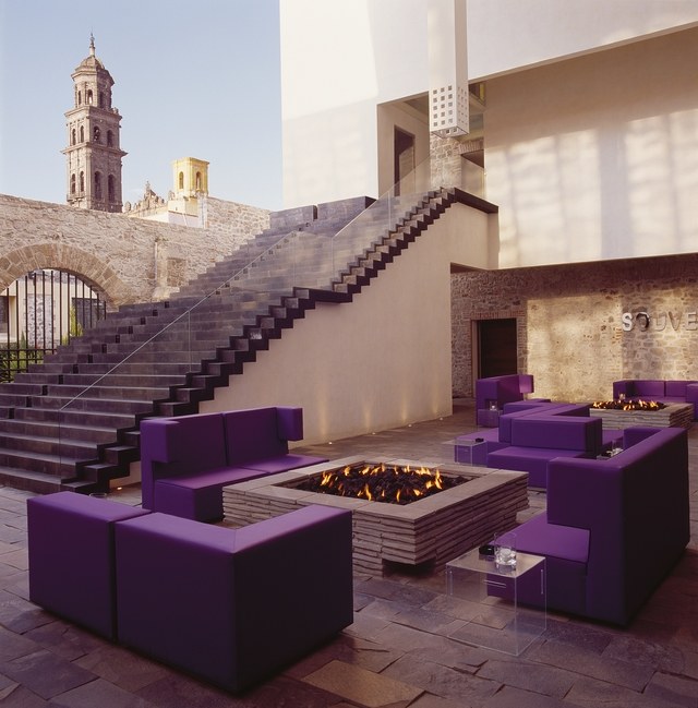 TOP 7 OPEN-AIR ROOFTOP HOTEL LOBBIES | CURIOUS? Access hotellobbies.net and find inspirations of best furniture design for hotel lobby decor project ! Luxury and still modern furniture.