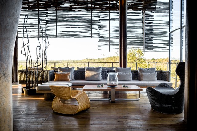 TOP 7 OPEN-AIR ROOFTOP HOTEL LOBBIES | CURIOUS? Access hotellobbies.net and find inspirations of best furniture design for hotel lobby decor project ! Luxury and still modern furniture.