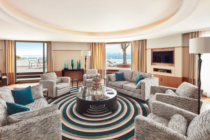 luxury hotel suite penthouse suite
